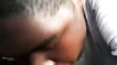 Ragazzo nero mi succhia a secco nella sua macchina