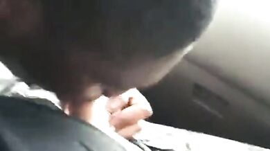 Ragazzo nero mi succhia a secco nella sua macchina