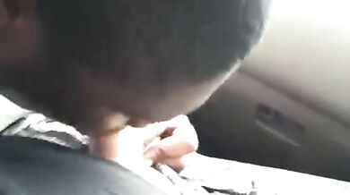 Ragazzo nero mi succhia a secco nella sua macchina