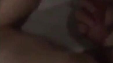 Sesso anale senza preservativo tra zio e nipote