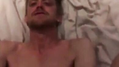 Sesso anale senza preservativo tra zio e nipote