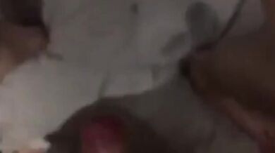 Sesso anale senza preservativo tra zio e nipote