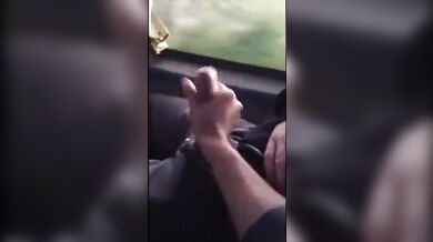 Gran pompino in un autobus