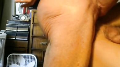 Cazzo grosso senza preservativo per il mio culo arrapato