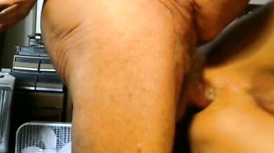 Cazzo grosso senza preservativo per il mio culo arrapato