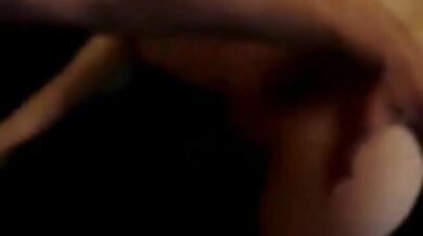 Ragazzo scopato da papà superdotato senza preservativo