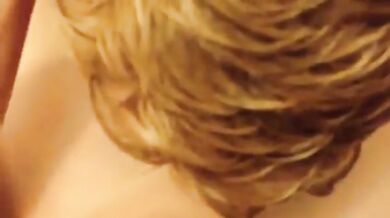 Grosso cazzo ingoiato profondamente da un amatoriale arrapato