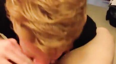 Grosso cazzo ingoiato profondamente da un amatoriale arrapato