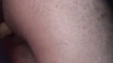 Orgasmo anale mattutino di un uomo grasso