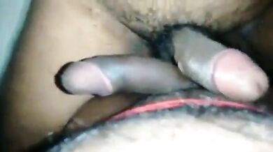 Grossi cazzi neri che si sfregano insieme