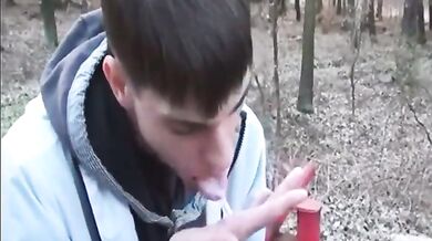 Twink si masturba in webcam