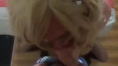 Divertimento con un travestito che succhia il cazzo