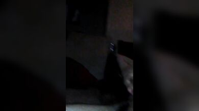 Il grosso cazzo di Mr. Steele succhiato da un ragazzo magro