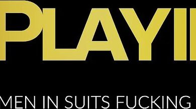 Il giovane stallone prende il cazzo grosso del capo fino in fondo al culo