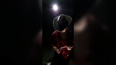 Cowboy strafatto si fa fottere il culo mentre vola con la Tina