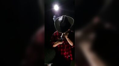 Cowboy strafatto si fa fottere il culo mentre vola con la Tina