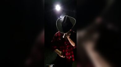 Cowboy strafatto si fa fottere il culo mentre vola con la Tina