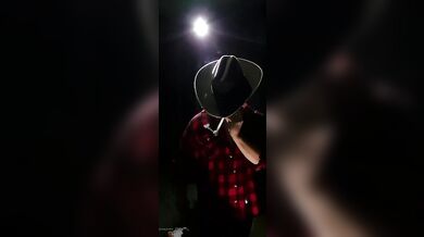 Cowboy strafatto si fa fottere il culo mentre vola con la Tina