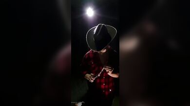 Cowboy strafatto si fa fottere il culo mentre vola con la Tina