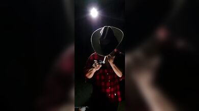 Cowboy strafatto si fa fottere il culo mentre vola con la Tina