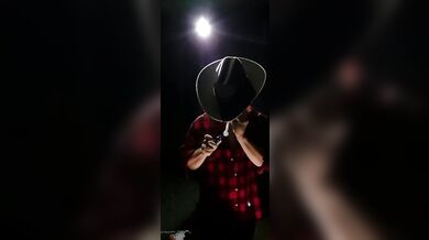 Cowboy strafatto si fa fottere il culo mentre vola con la Tina