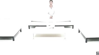 Viaggiatore arrapato si fa riempire gola e culo in ogni città