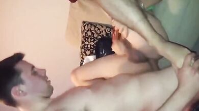 Avventura anale senza preservativo di una coppia di ragazzi