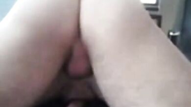 Ragazzo amatoriale spalancato