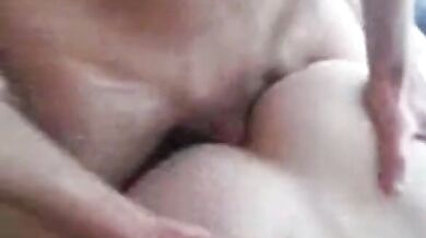 Ragazzo amatoriale spalancato