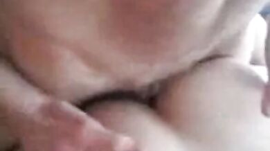 Ragazzo amatoriale spalancato