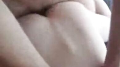 Ragazzo amatoriale spalancato