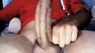 Stallone argentino con un grosso cazzo scopa e spara in cam