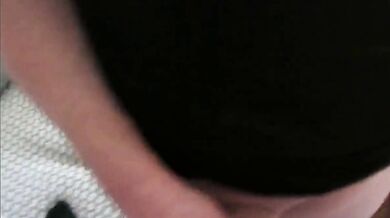 Caldo pompino amatoriale e masturbazione in webcam