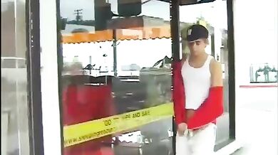 Sesso gay bareback intenso con pompini e penetrazione