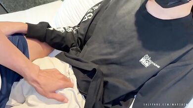 Due asiatici amatoriali scopano bareback con giochi anali