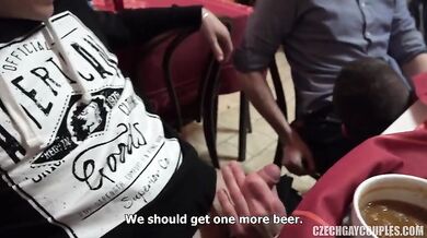 Coppia ceca gay: pompini, anale e bareback con sborrate