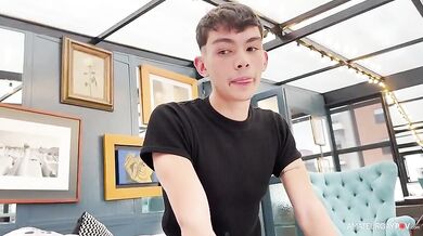 Patrigno e figliastro: sesso bareback con pompini e anale