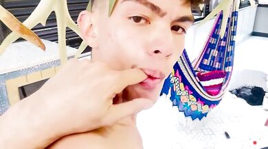 Patrigno e figliastro: sesso bareback con pompini e anale