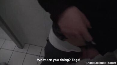 Coppia ceca gay più gruppo: bareback, pompini e sborrate