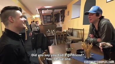 Coppia ceca gay più gruppo: bareback, pompini e sborrate