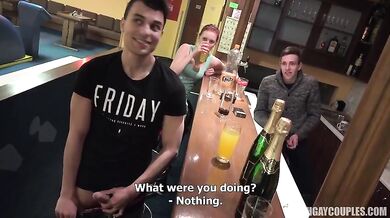 Coppia ceca gay più gruppo: bareback, pompini e sborrate