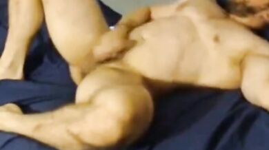 Orgasmi tremanti e spinti! Divertimento con i giocattoli per adulti!