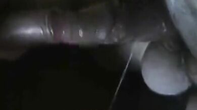 Attracco e sborrata nel prepuzio - Sega amatoriale gay