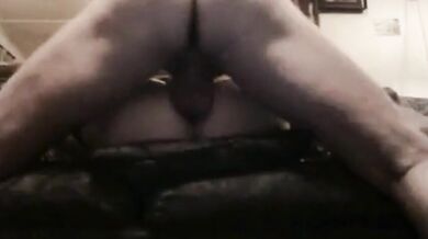 Papà domina Sissy Em: divertimento tra travestiti amatoriali