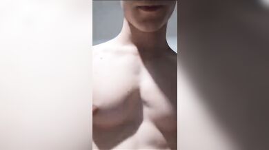 Frocio Italiano Twink Carino Esposto mentre si Sega