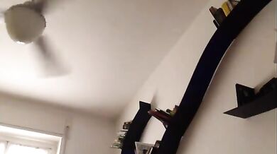 Ragazzo Italiano si Sega il Cazzo Arrapato