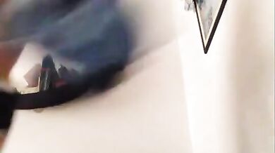 Ragazzo Italiano si Sega il Cazzo Arrapato