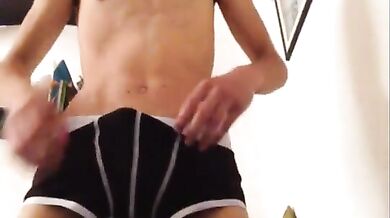 Ragazzo Italiano si Sega il Cazzo Arrapato