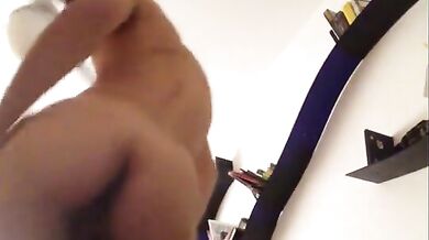 Ragazzo Italiano si Sega il Cazzo Arrapato