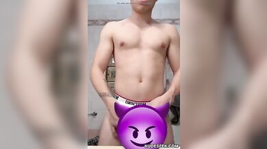 Stallone Italiano Arrapato si Sega il Grosso Cazzo